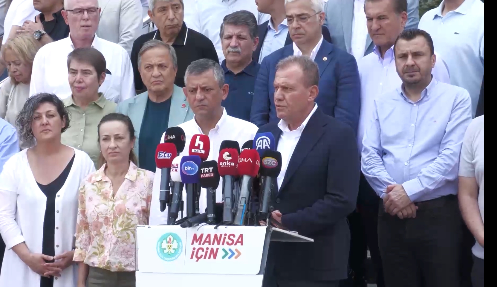  Cumhuriyet Halk Partisi Genel Başkanı Özgür Özel, Manisa’da Mersin Büyükşehir Belediye Başkanı Vahap Seçer ile birlikte basın açıklaması yaptı.  Link : https://we.tl/t-BV1JSrVT7M