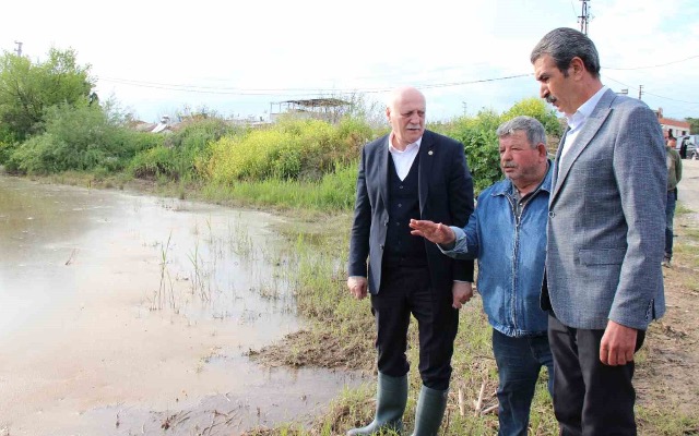 TZOB GENEL BAŞKANI BAYRAKTAR, MANİSA’DA SU ALTINDA KALAN TARIM ARAZİLERİNİ İNCELEDİ, DESTEK ÇAĞRISI YAPTI
